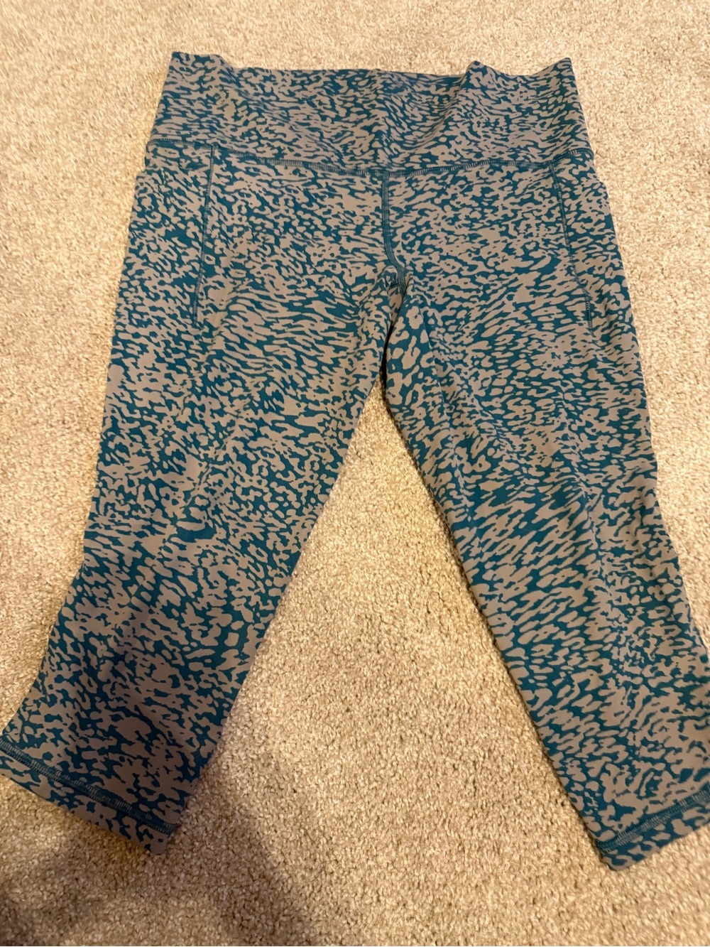 Athleta Teal and Gray Patterned Capris